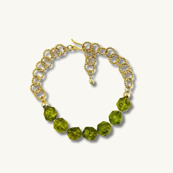 Brotes de Peridoto: Renacer